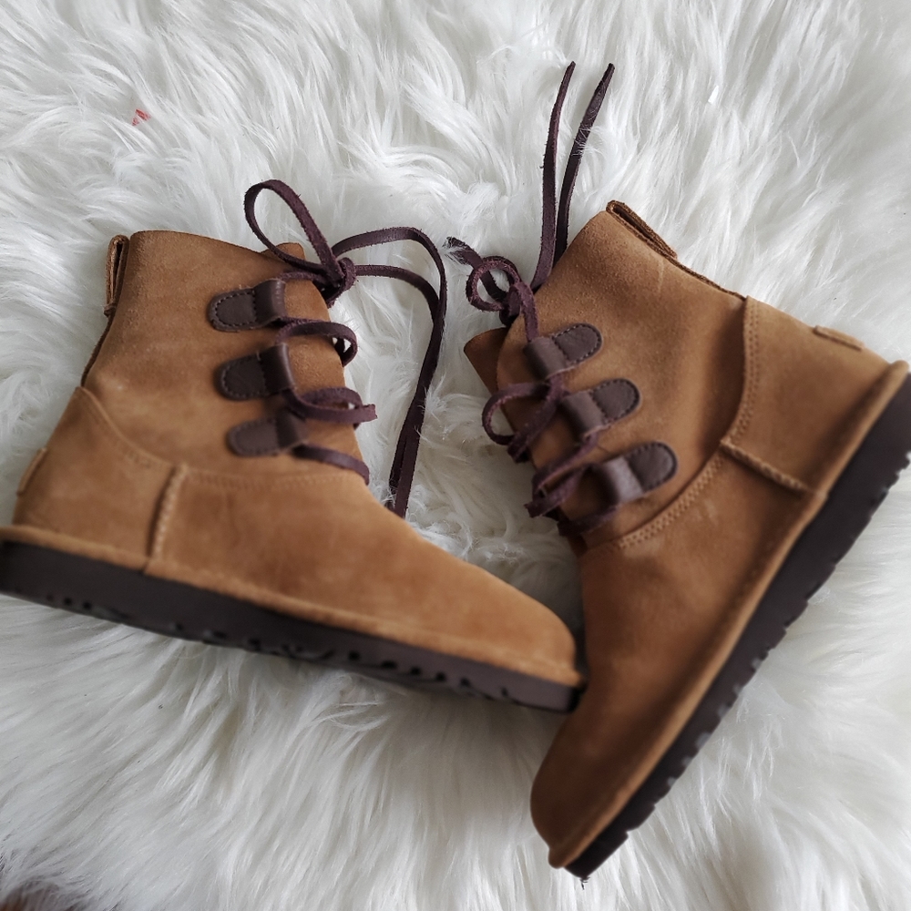 LNWOT UGG Elvi Ankle Bootie Lace Up Suede in Chestnut Size 5 Womans